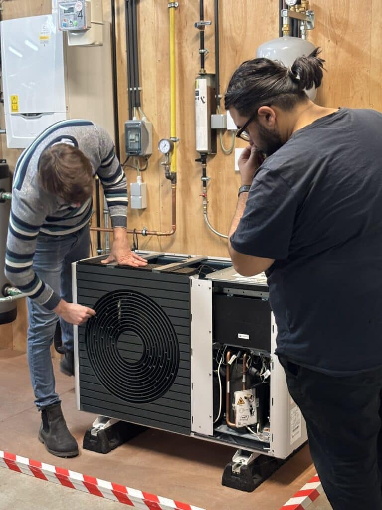 Maak het met de unieke opleiding technicus hybride verwarmingssystemen